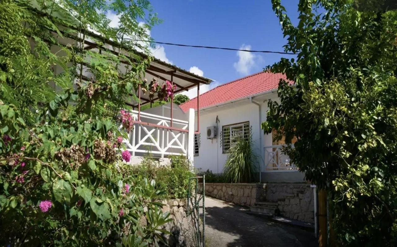 Maison De Vacanze Baie Sainte Anne Dış mekan fotoğraf